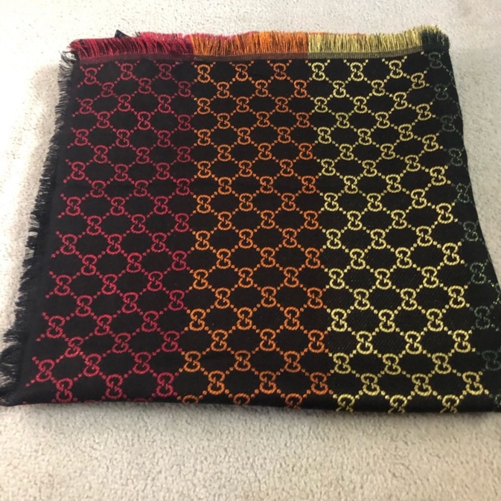 Cruise 2019 rainbow jacquard shawl 🌈